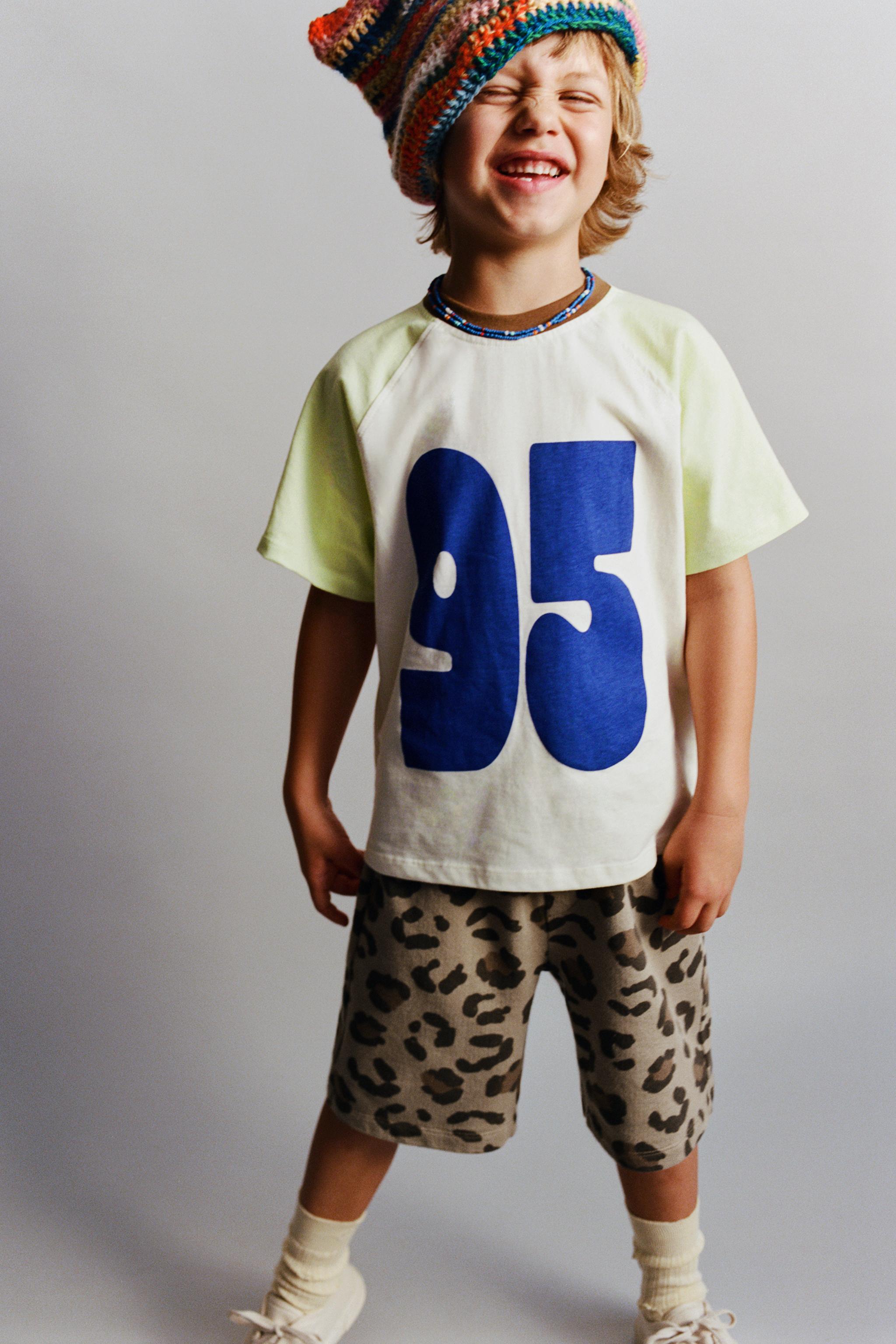 NUMBERED RAGLAN SLEEVE T-SHIRT